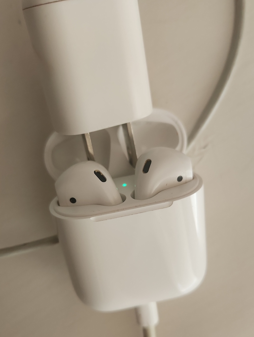 Wireless Earbud Headphones in White - Compact Charging Case
